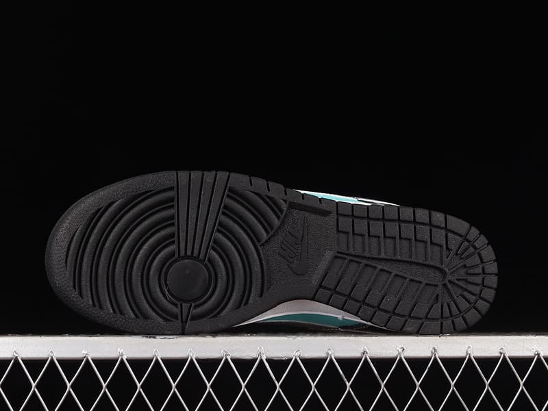 Nike Dunk Low Diamond Supply Co